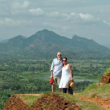 Kassapa Home Stay Сигирия Екстериор снимка