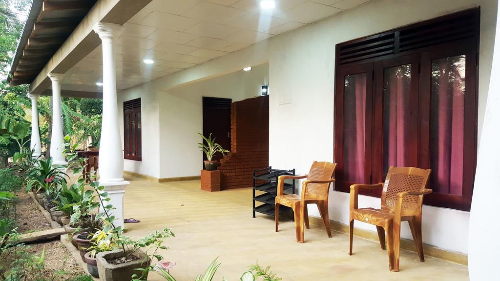 Kassapa Home Stay Сигирия Екстериор снимка